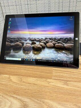 Microsoft Surface Pro 3 i5-4300U 8GB RAM 256GB SSD 12" Tablet w/ Charger